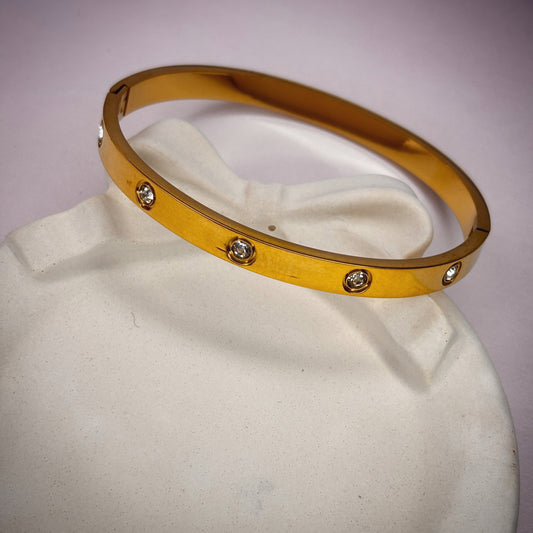 Kavnta Anti-Tarnish Bracelet For Women Contemporary Love AD