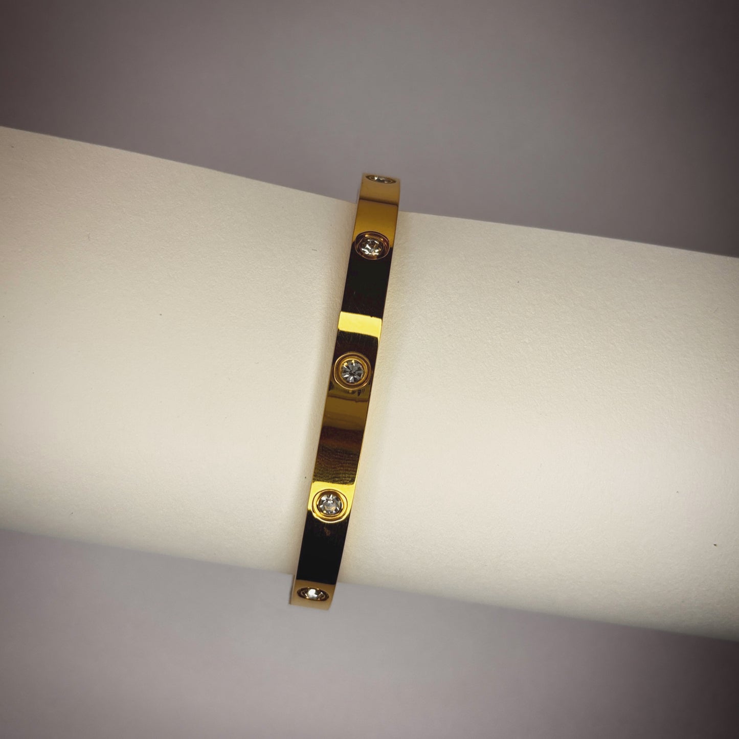 Kavnta Anti-Tarnish Bracelet For Women Contemporary Love AD