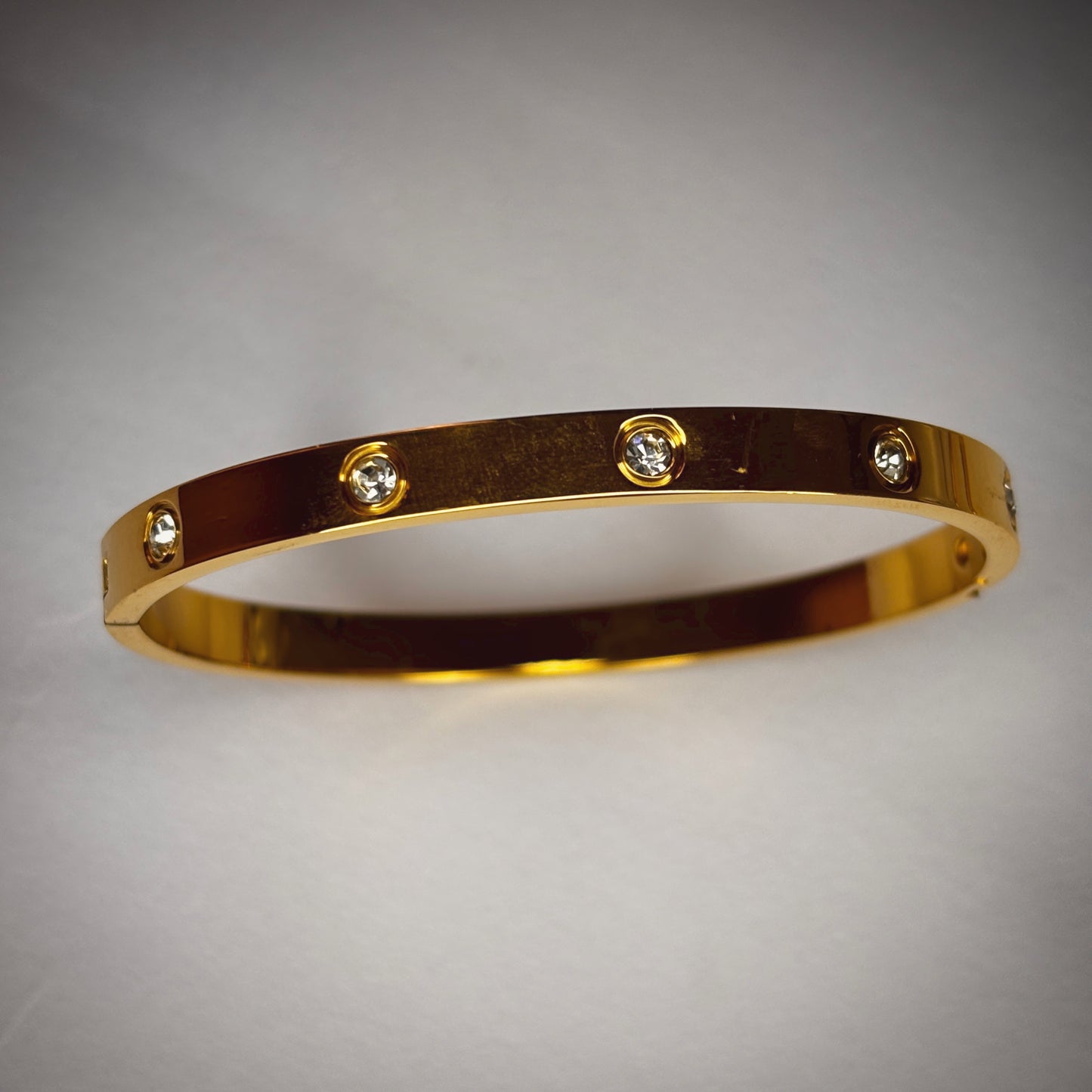 Kavnta Anti-Tarnish Bracelet For Women Contemporary Love AD